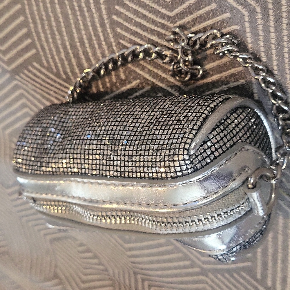 Y2K Juicy Couture Silver Chain Clutch with Heart Detail - Picture 5 of 7